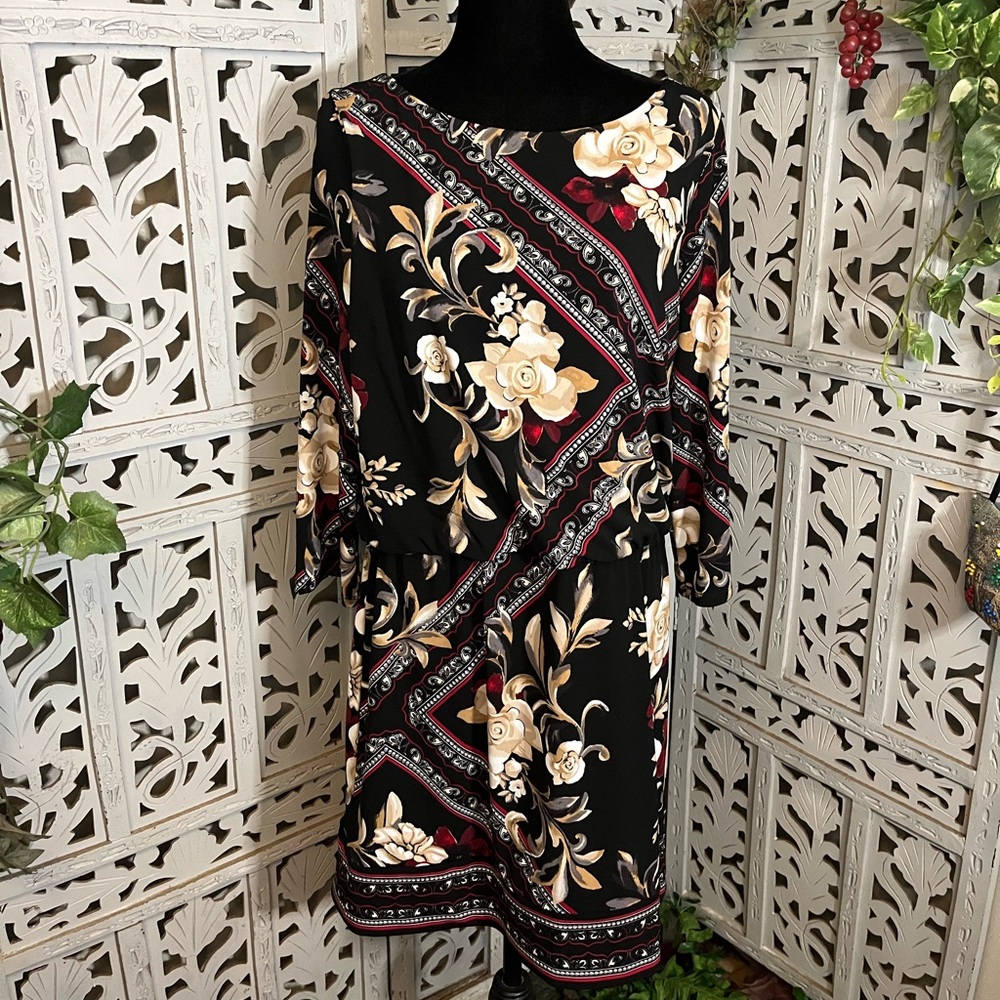 WHITE HOUSE BLACK MARKET BEAUTIFUL BLACK WITH FLORAL PATTERN SHIFT DRESS